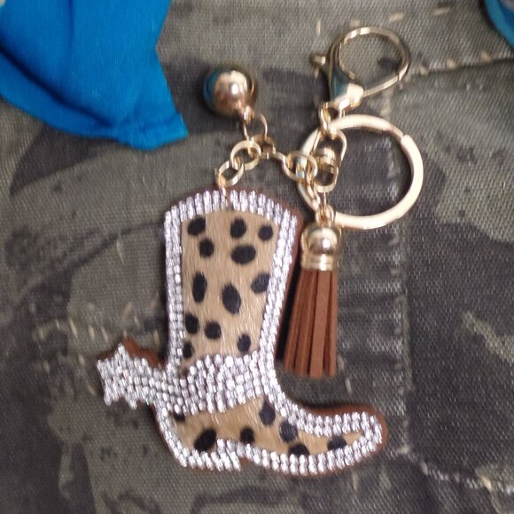 Cowboy Faux Fur Bag Charm Animal Print Rhinestone Trim Key Chain NWOT BOOT (1) - Picture 3 of 6
